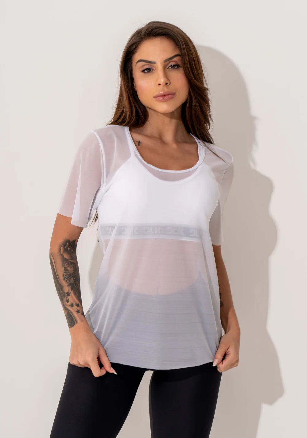 Blusa fitness feminina manga curta tule preto intense
