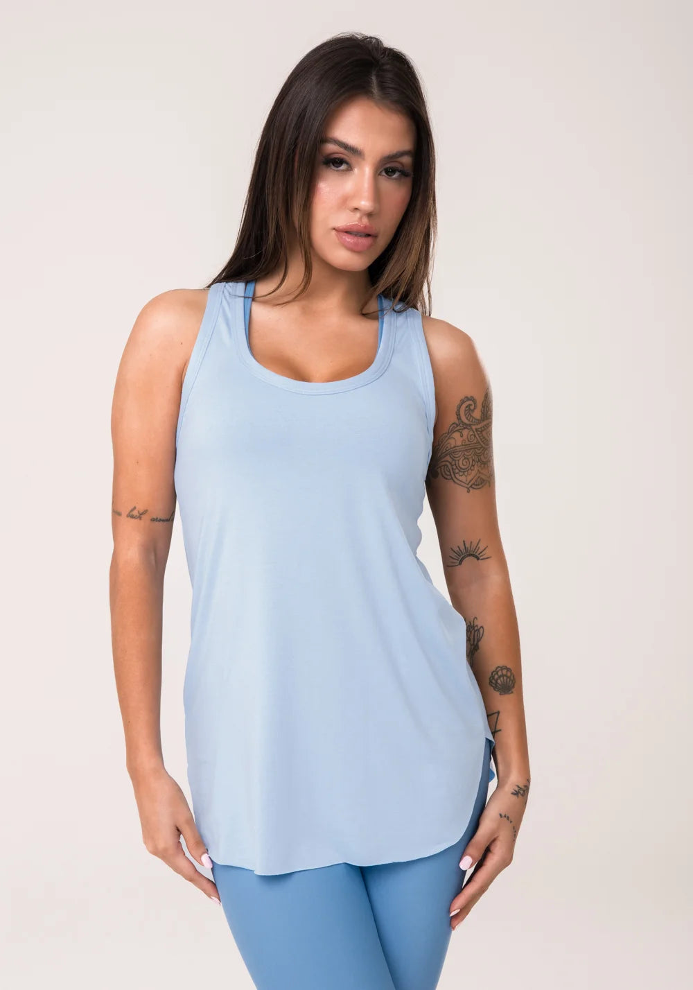 Camiseta fitness feminina alongada