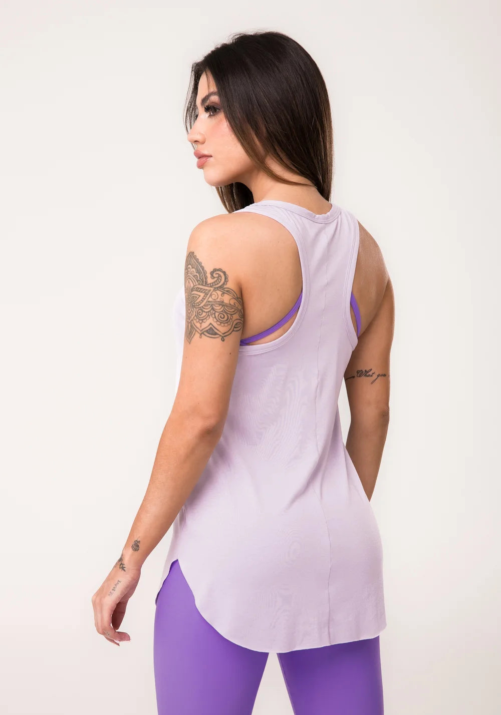 Camiseta fitness feminina alongada