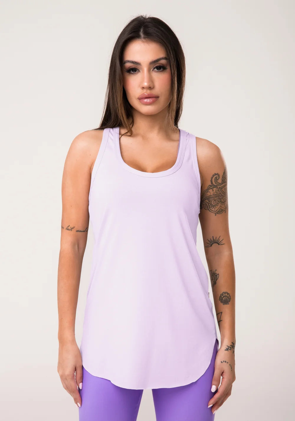 Camiseta fitness feminina alongada