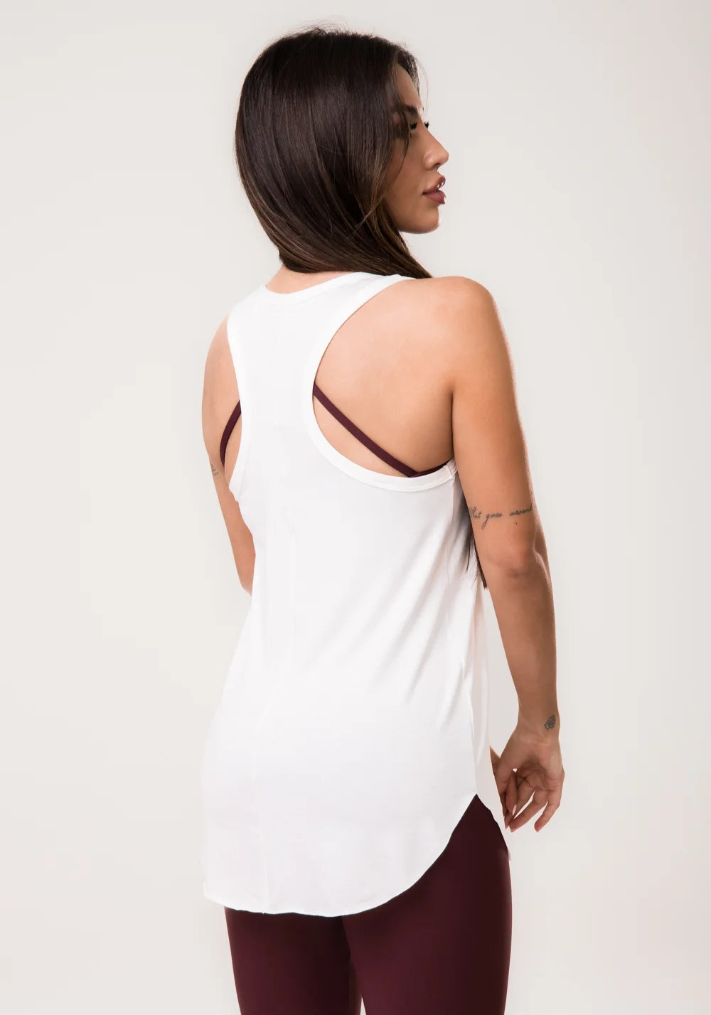 Camiseta fitness feminina alongada