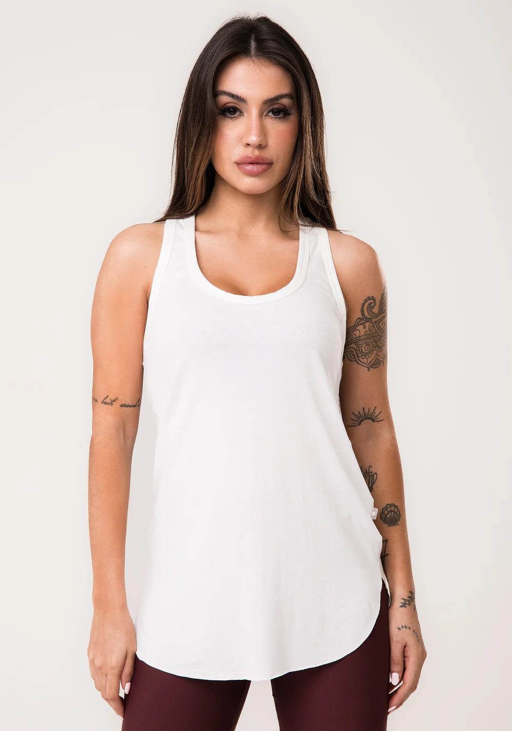 Camiseta fitness feminina alongada
