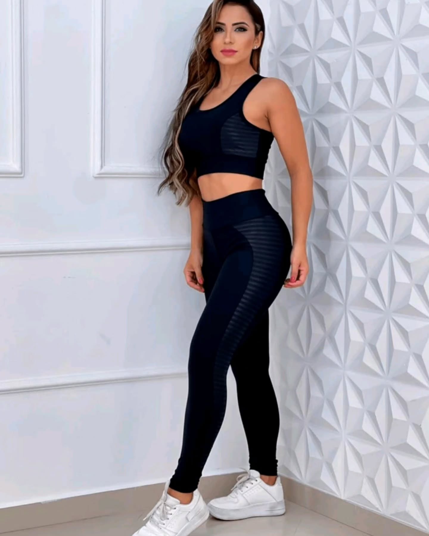 Conjunto Fitness Top + Calça Com Detalhe Lateral Estilo 3D